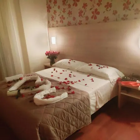 Отель Monica