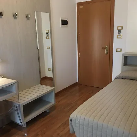 莫妮卡酒店 3*