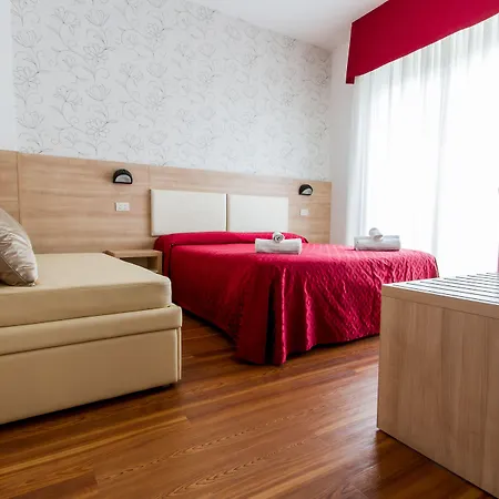 Monica Hotel 3*