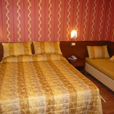 Monica מלון רימיני