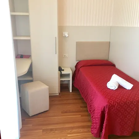 Monica 3* רימיני