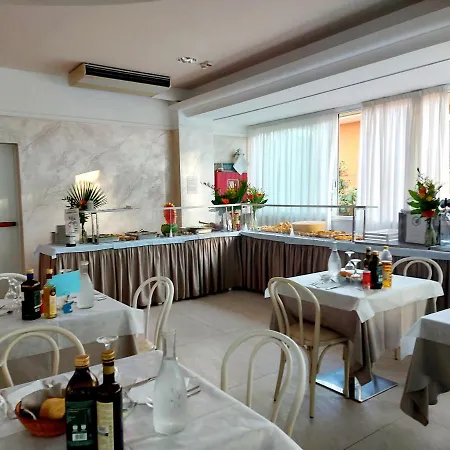 Hotel Monica 3*