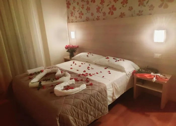 Отель Monica