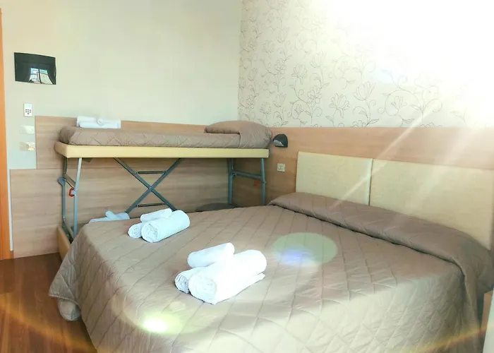 莫妮卡酒店 里米尼