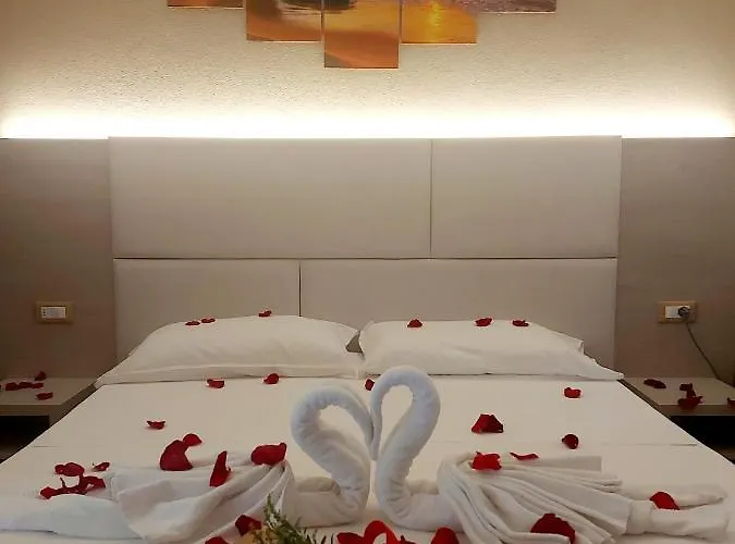 莫妮卡酒店 里米尼